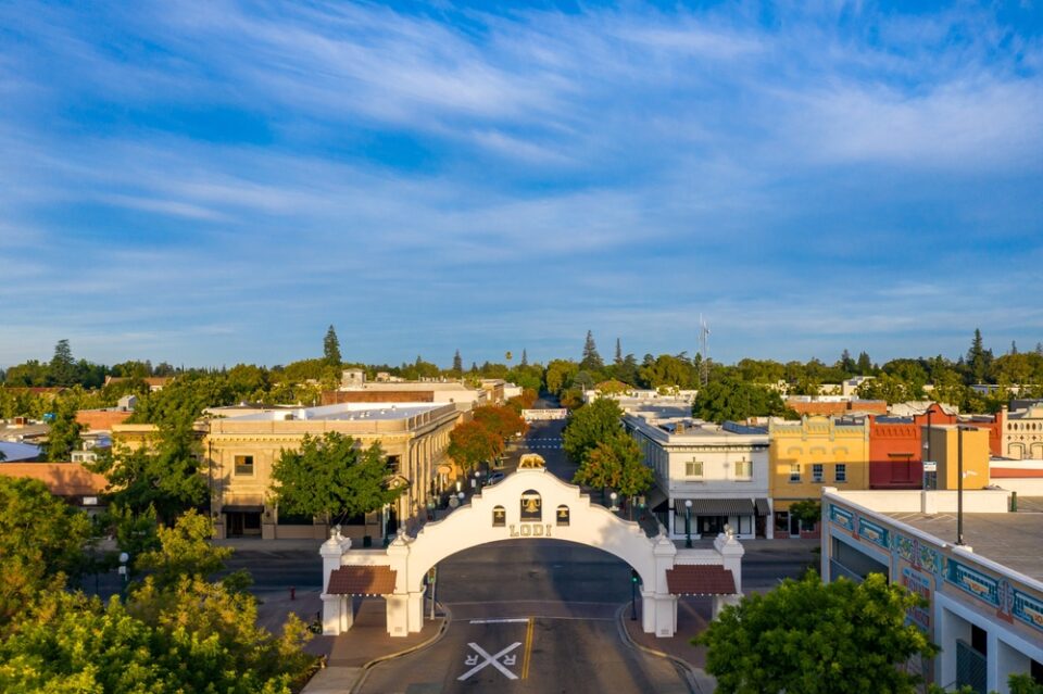 Image of the Lodi Arch.